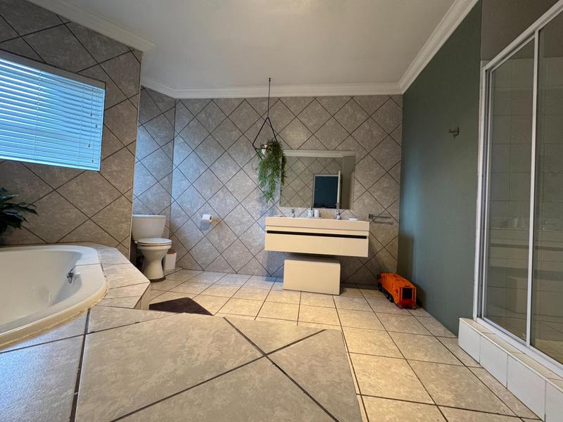 7 Bedroom Property for Sale in Zwartkop Gauteng