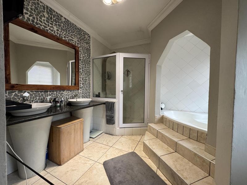 7 Bedroom Property for Sale in Zwartkop Gauteng