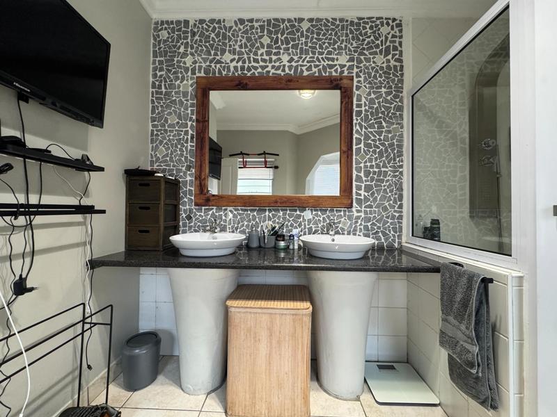 7 Bedroom Property for Sale in Zwartkop Gauteng