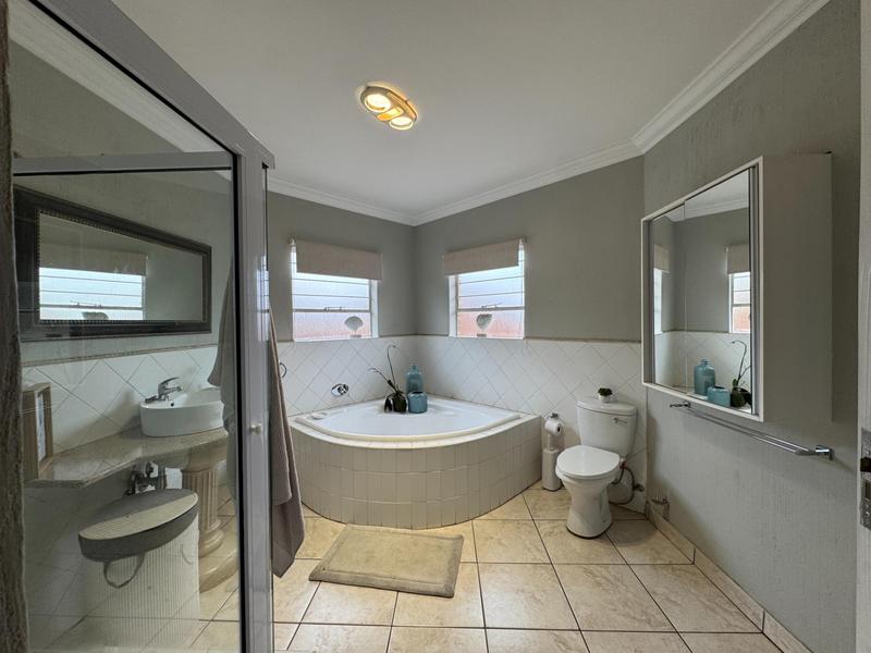 7 Bedroom Property for Sale in Zwartkop Gauteng