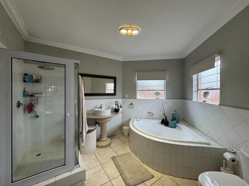 7 Bedroom Property for Sale in Zwartkop Gauteng