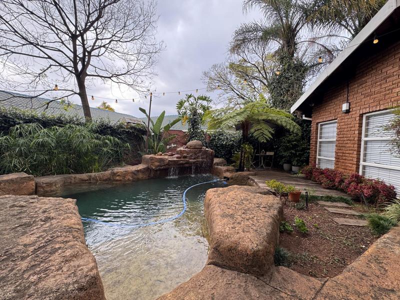 7 Bedroom Property for Sale in Zwartkop Gauteng