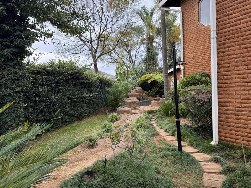 7 Bedroom Property for Sale in Zwartkop Gauteng