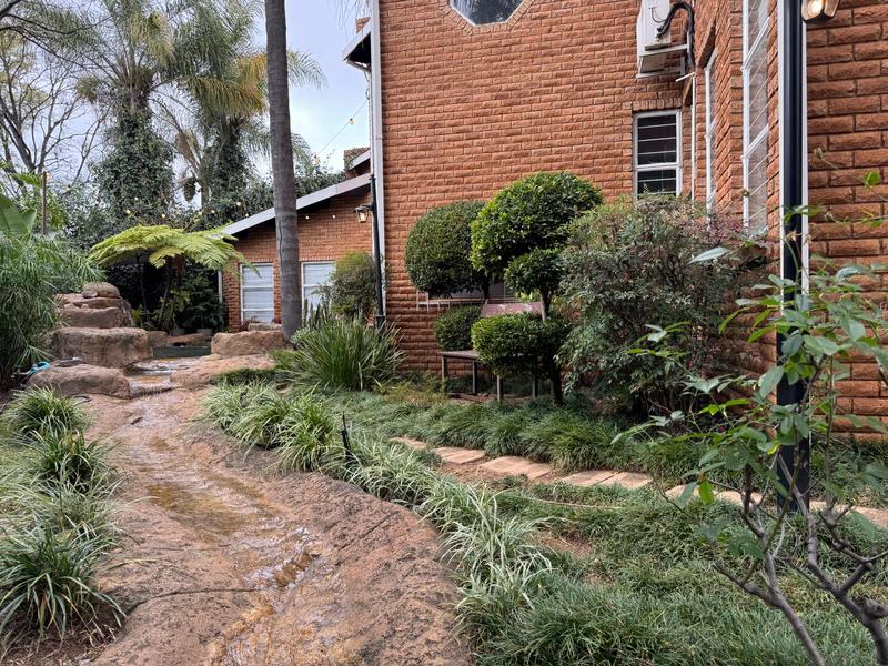 7 Bedroom Property for Sale in Zwartkop Gauteng