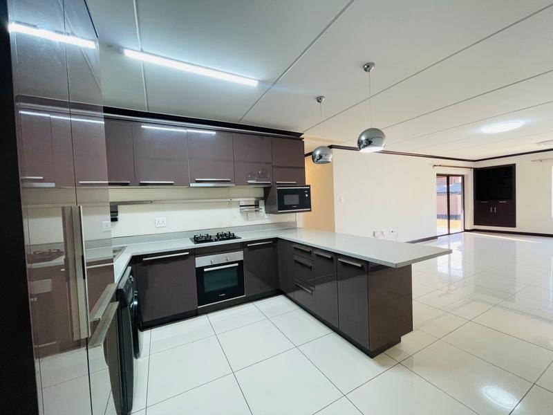 To Let 2 Bedroom Property for Rent in Broadacres Gauteng