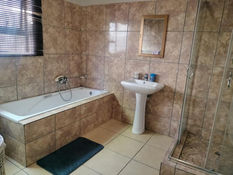 4 Bedroom Property for Sale in Waterkloof Ridge Gauteng
