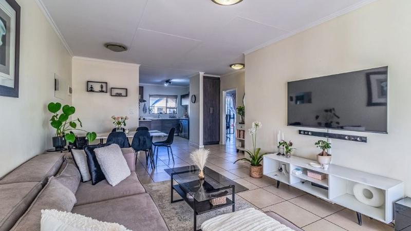 2 Bedroom Property for Sale in Greenstone Crest Gauteng