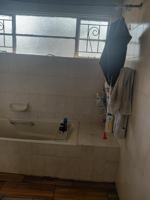 To Let 4 Bedroom Property for Rent in Emmarentia Gauteng