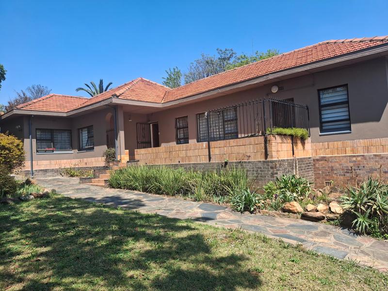To Let 4 Bedroom Property for Rent in Emmarentia Gauteng