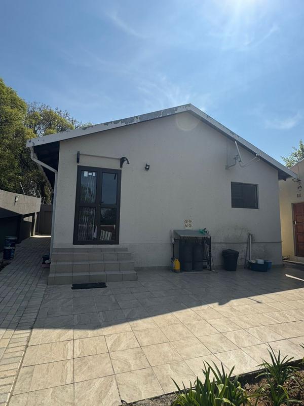 To Let 2 Bedroom Property for Rent in Buccleuch Gauteng