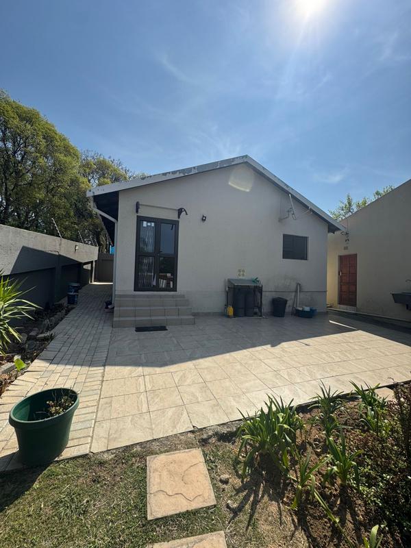 To Let 2 Bedroom Property for Rent in Buccleuch Gauteng