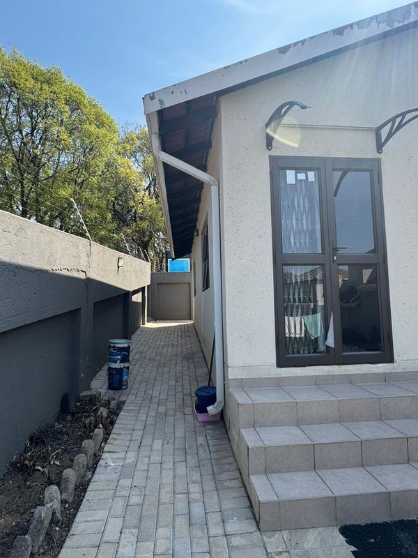 To Let 2 Bedroom Property for Rent in Buccleuch Gauteng