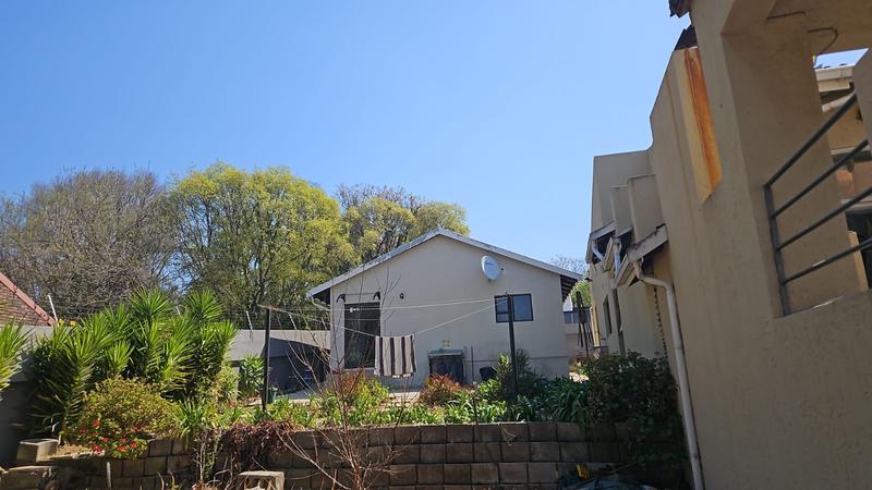 To Let 2 Bedroom Property for Rent in Buccleuch Gauteng