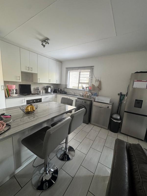 To Let 2 Bedroom Property for Rent in Buccleuch Gauteng