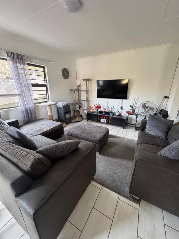 To Let 2 Bedroom Property for Rent in Buccleuch Gauteng