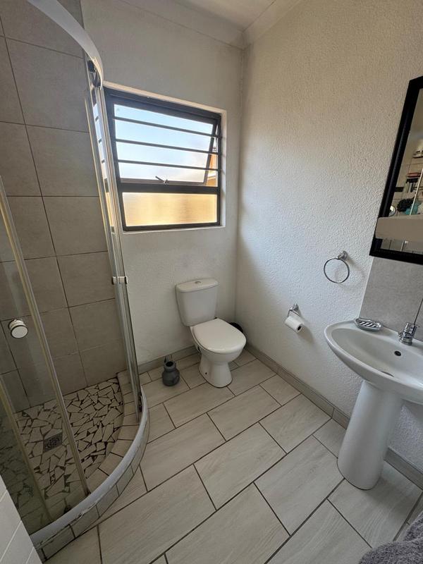 To Let 2 Bedroom Property for Rent in Buccleuch Gauteng