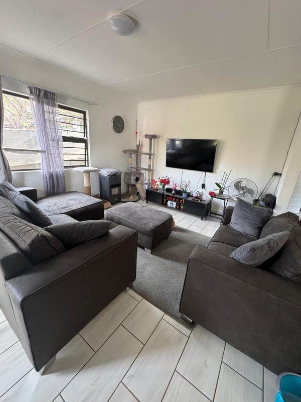 To Let 2 Bedroom Property for Rent in Buccleuch Gauteng