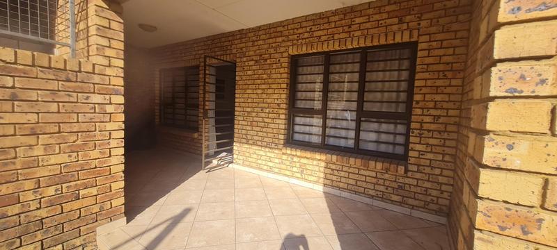 To Let 2 Bedroom Property for Rent in Klippoortje Gauteng
