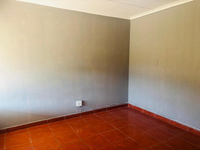 1 Bedroom Property for Sale in Florida Lake Gauteng