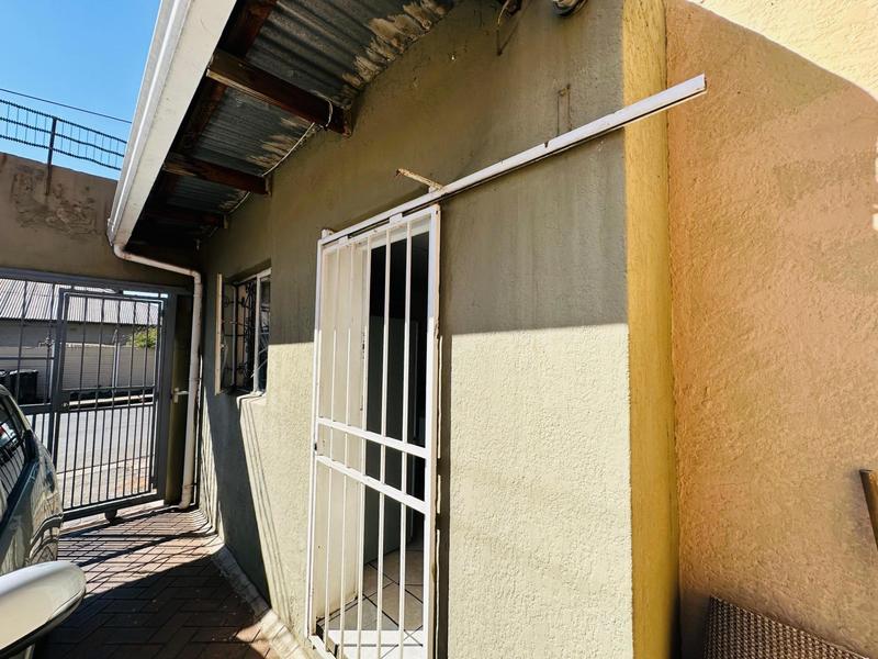7 Bedroom Property for Sale in Fairwood Gauteng