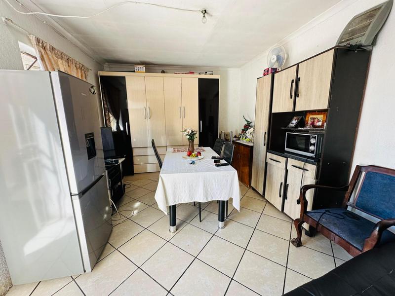 7 Bedroom Property for Sale in Fairwood Gauteng