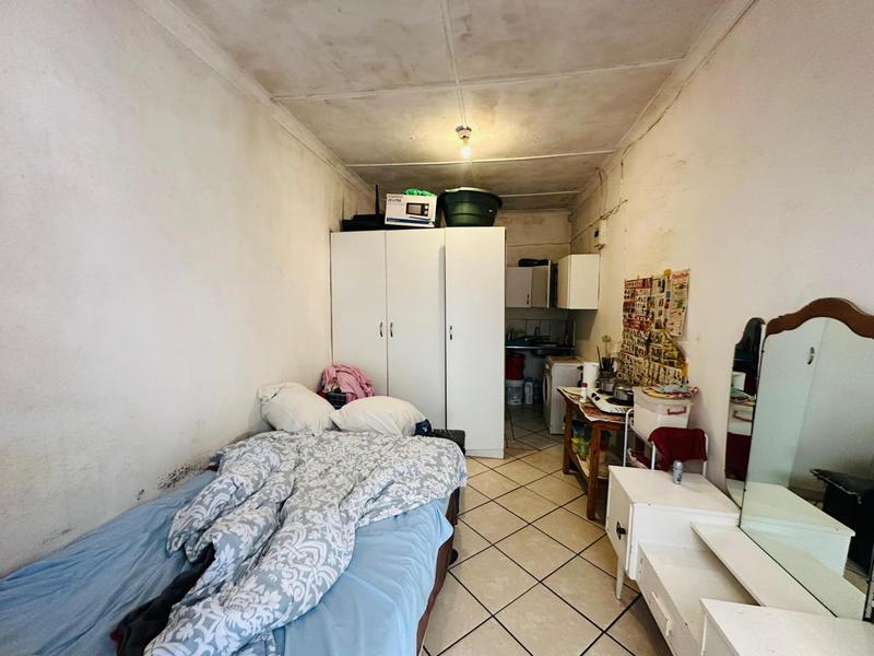 7 Bedroom Property for Sale in Fairwood Gauteng