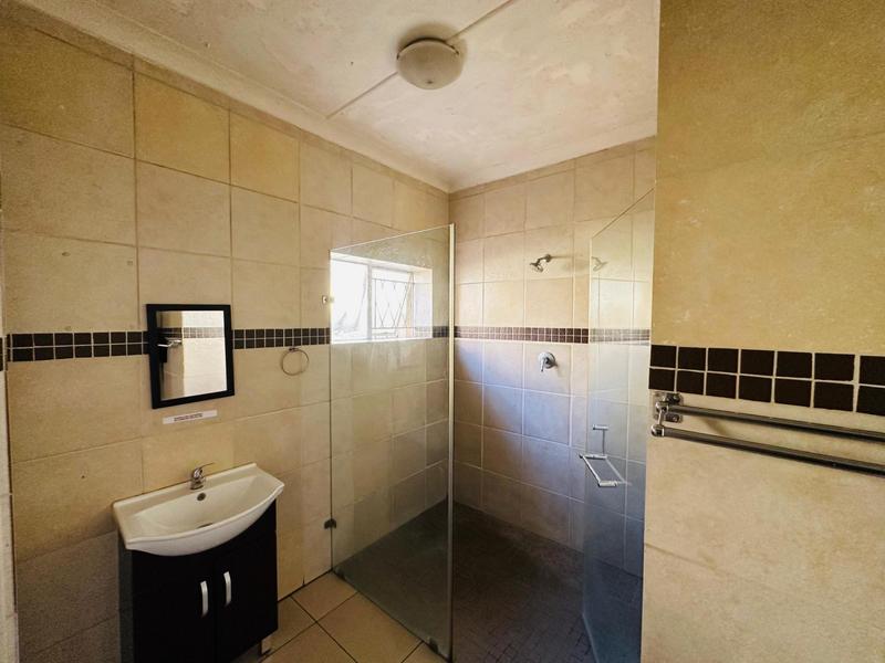 7 Bedroom Property for Sale in Fairwood Gauteng