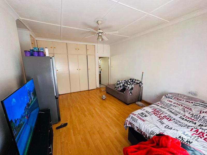 7 Bedroom Property for Sale in Fairwood Gauteng