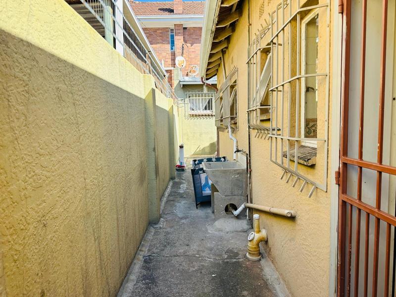 7 Bedroom Property for Sale in Fairwood Gauteng