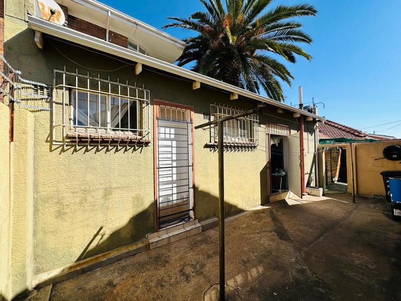 7 Bedroom Property for Sale in Fairwood Gauteng