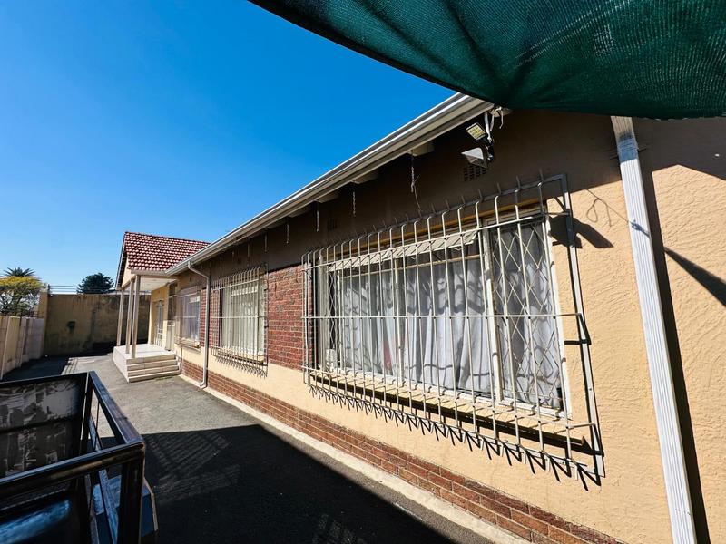 7 Bedroom Property for Sale in Fairwood Gauteng