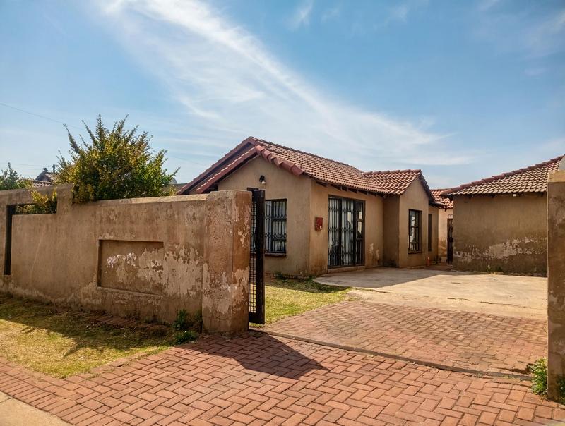 2 Bedroom Property for Sale in Protea Glen Gauteng