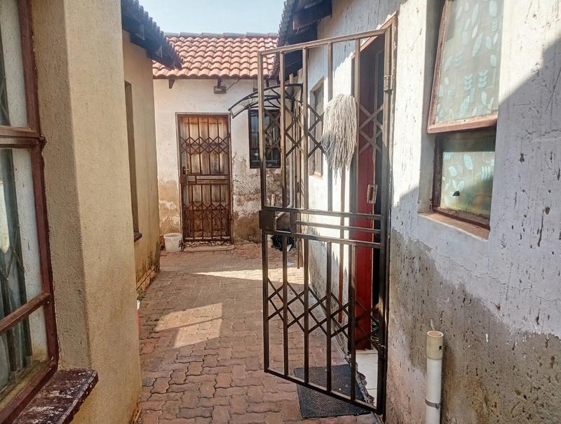 2 Bedroom Property for Sale in Protea Glen Gauteng