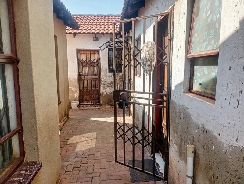 2 Bedroom Property for Sale in Protea Glen Gauteng