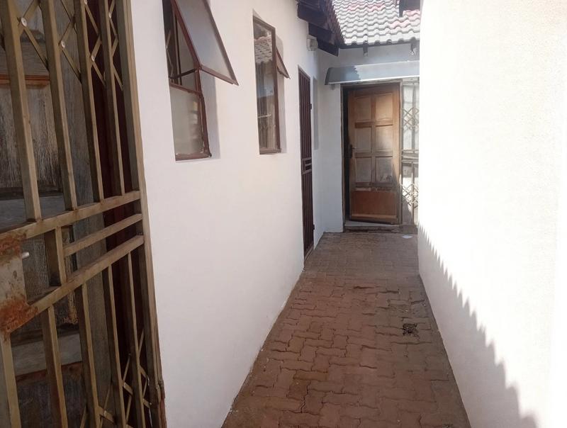 2 Bedroom Property for Sale in Protea Glen Gauteng