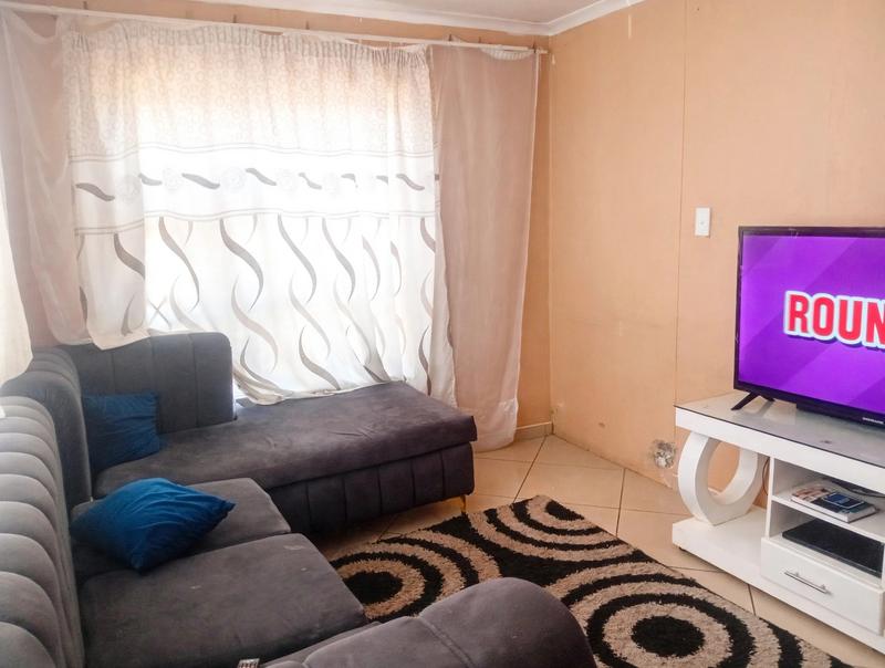 2 Bedroom Property for Sale in Protea Glen Gauteng