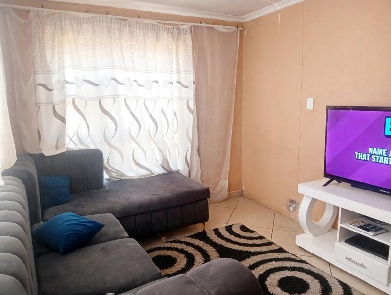 2 Bedroom Property for Sale in Protea Glen Gauteng