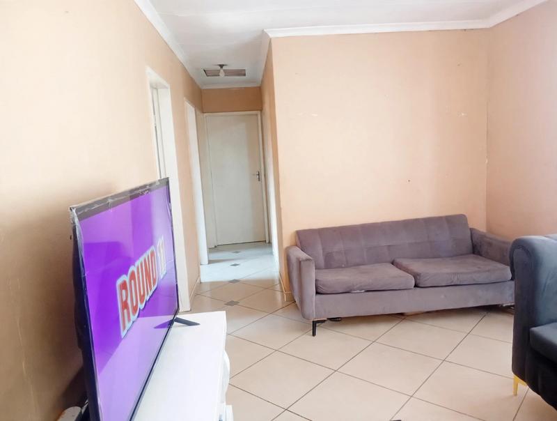2 Bedroom Property for Sale in Protea Glen Gauteng