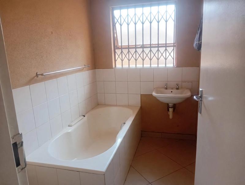 2 Bedroom Property for Sale in Protea Glen Gauteng