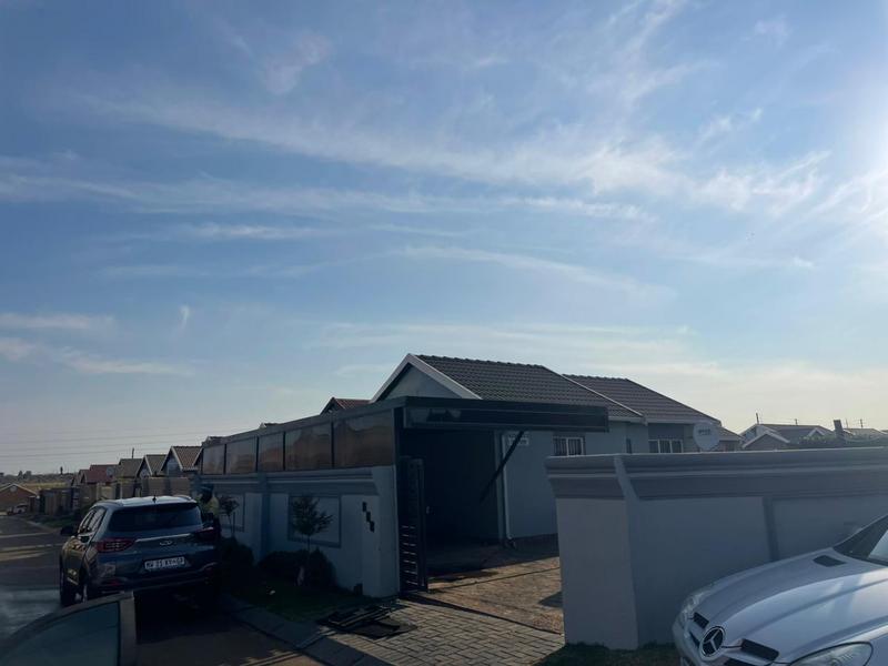 2 Bedroom Property for Sale in Palm Springs Gauteng