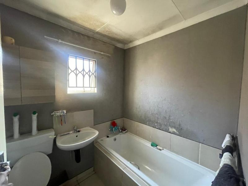 2 Bedroom Property for Sale in Palm Springs Gauteng