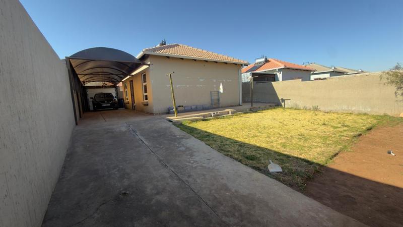 2 Bedroom Property for Sale in Lehae Gauteng