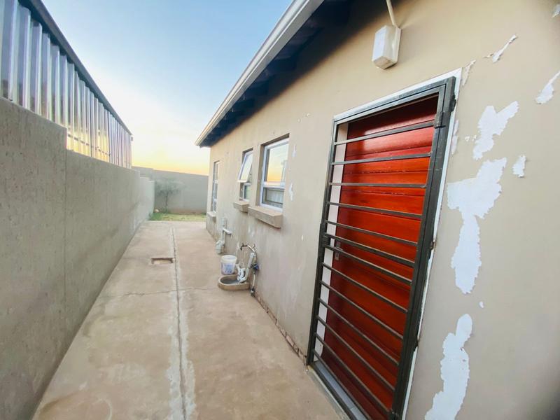 2 Bedroom Property for Sale in Lehae Gauteng