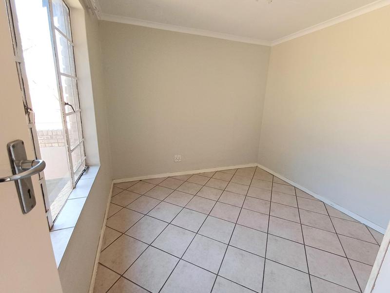 To Let 2 Bedroom Property for Rent in Monavoni Gauteng