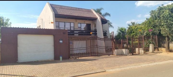 6 Bedroom Property for Sale in Lenasia Ext 9 Gauteng
