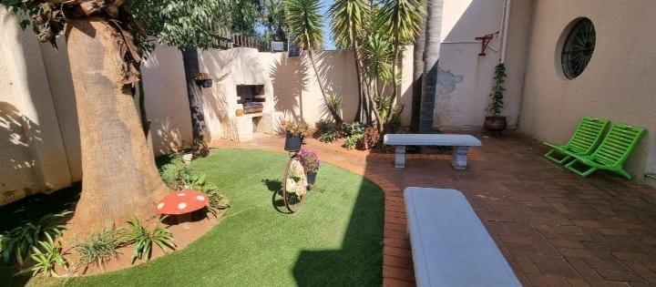 6 Bedroom Property for Sale in Lenasia Ext 9 Gauteng