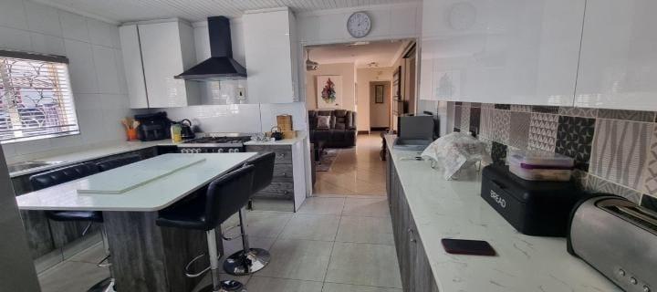6 Bedroom Property for Sale in Lenasia Ext 9 Gauteng