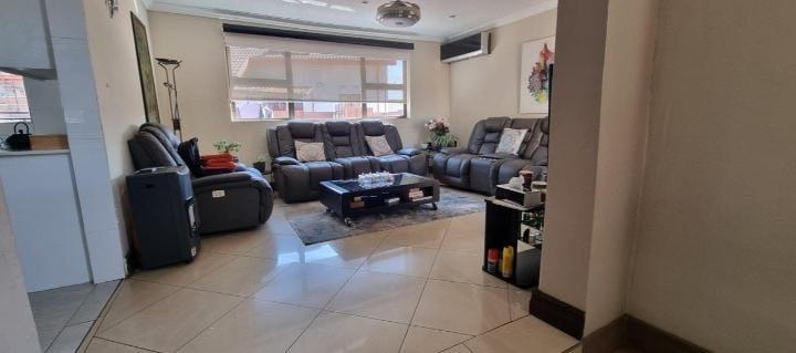 6 Bedroom Property for Sale in Lenasia Ext 9 Gauteng