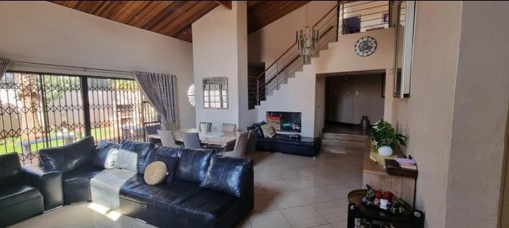 6 Bedroom Property for Sale in Lenasia Ext 9 Gauteng