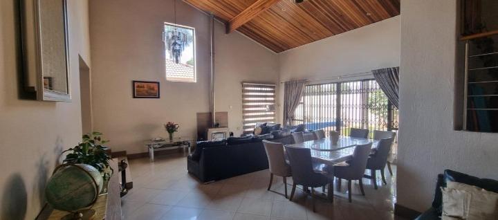 6 Bedroom Property for Sale in Lenasia Ext 9 Gauteng